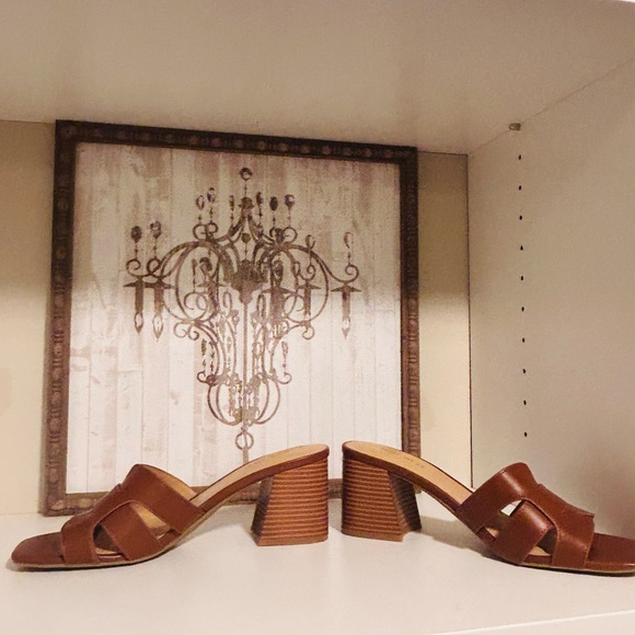 Elegant Nine West Brown Block Heel Sandals - Picture 3 of 6